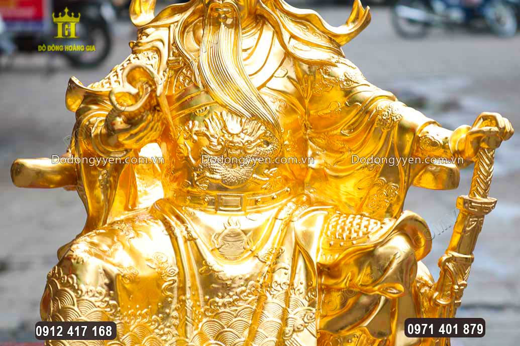 Từng họa tiết hoa văn tr&ecirc;n vật phẩm được chạm khắc sắc n&eacute;t